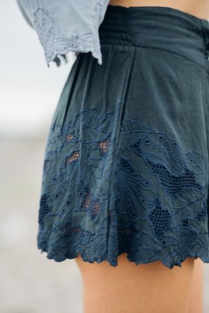 画像2: 30%offカットワークレースショートパンツ