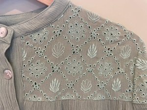 画像13: 【20％OFF】カットワークロングブラウス