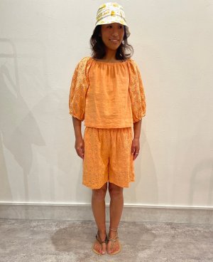 画像12: 【20％OFF】カットワークレースオフショルトップス