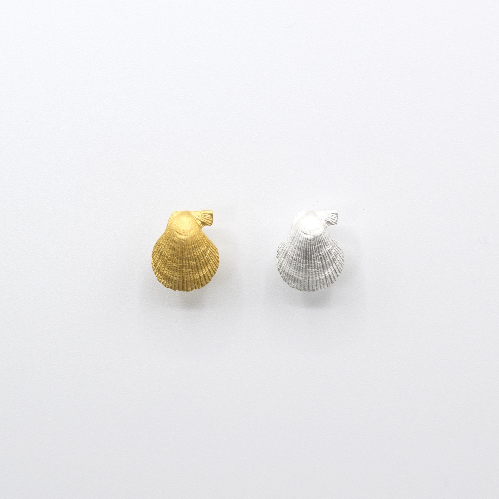 画像1: bisho ピアス09 ヒオウギガイ SILVER